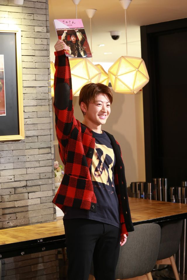 佐野玲於、メイド喫茶でもロケ！「まんまと萌えましたね」（4枚目）