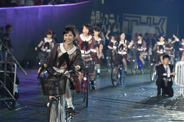 まゆゆが飛んだ！「AKB48グループ東京ドームコンサート」初日フォトギャラリー（12枚目）