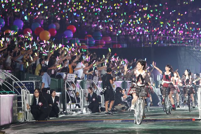 まゆゆが飛んだ！「AKB48グループ東京ドームコンサート」初日フォトギャラリー（29枚目）