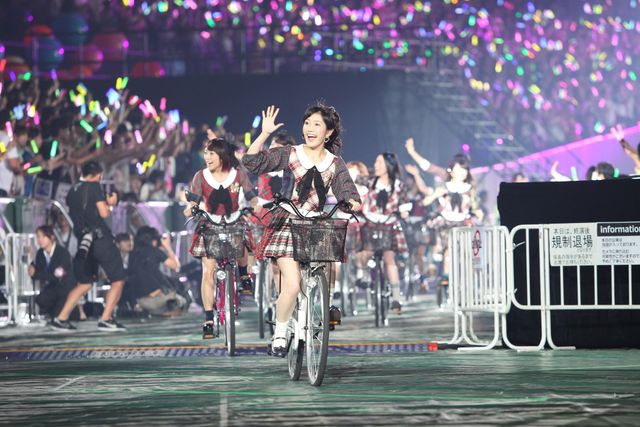 まゆゆが飛んだ！「AKB48グループ東京ドームコンサート」初日フォトギャラリー（30枚目）