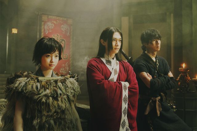 不敵に微笑む王騎将軍の姿も『キングダム2 遥かなる大地へ』場面写真（7枚目）