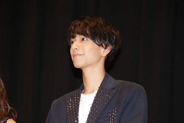 足立梨花、黒羽麻璃央ら登壇！『アヤメくんののんびり肉食日誌』完成披露イベント（2枚目）