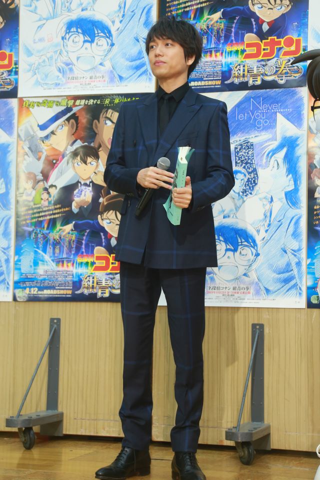 山崎育三郎＆河北麻友子、青山剛昌先生からの色紙に喜び！（2枚目）