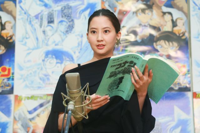 山崎育三郎＆河北麻友子、青山剛昌先生からの色紙に喜び！（6枚目）