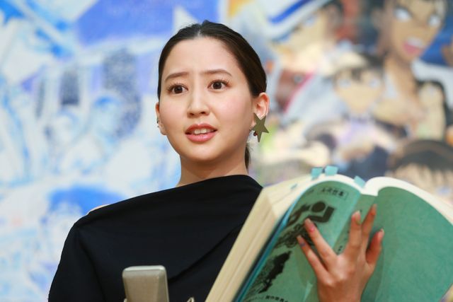 山崎育三郎＆河北麻友子、青山剛昌先生からの色紙に喜び！（8枚目）