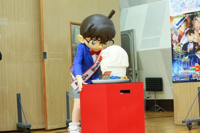 山崎育三郎＆河北麻友子、青山剛昌先生からの色紙に喜び！（10枚目）