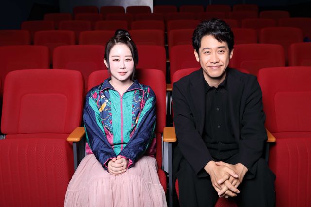 超仲良し！大泉洋＆東村アキコ撮りおろし＜8枚＞（2枚目）