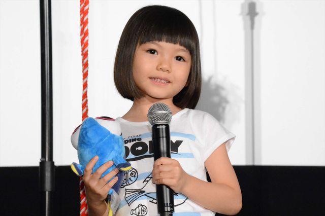 室井滋『ドリー』イベントに共演の子役と登場！『ファインディング・ドリー』大ヒット御礼舞台あいさつギャラリー（2枚目）