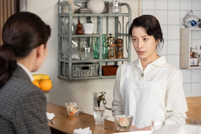 玉（羽瀬川なぎ）と寅子（伊藤沙莉）は…「虎に翼」第82回の場面写真（3枚目）