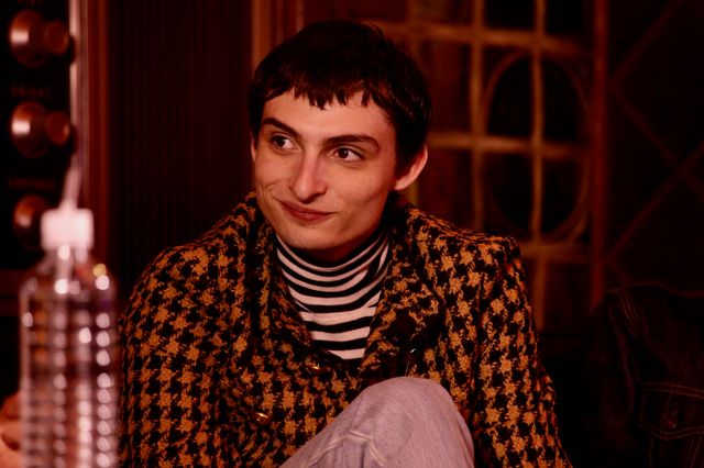 「ストレンジャー・シングス」キャストが日本の喫茶店でゲーム体験！（3枚目）