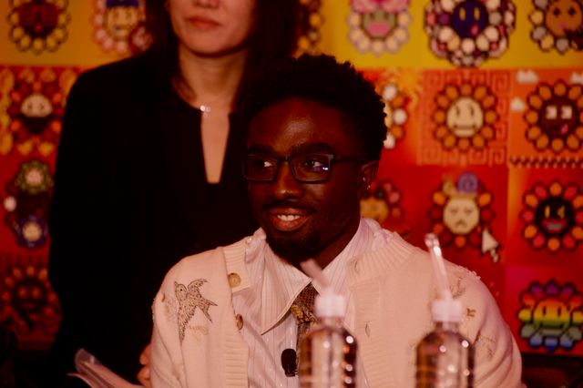 「ストレンジャー・シングス」キャストが日本の喫茶店でゲーム体験！（4枚目）