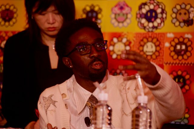 「ストレンジャー・シングス」キャストが日本の喫茶店でゲーム体験！（8枚目）