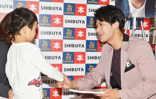 森崎ウィン、ビジュアル＆インタビューブック「Win-Win」先行発売記念イベント：フォトギャラリー