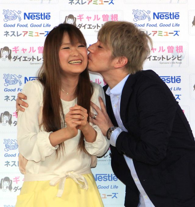 ギャル曽根夫妻がラブラブっぷりを披露！フォトギャラリー：フォトギャラリー