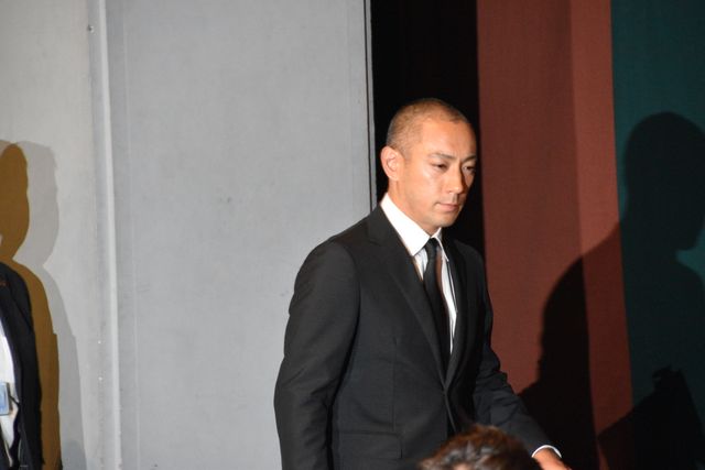 旅立った小林麻央さんへの思いあふれ……市川海老蔵さん、会見の様子：フォトギャラリー