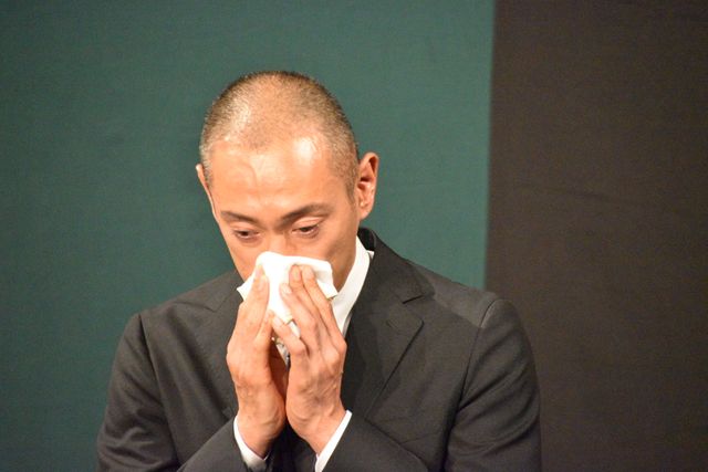 旅立った小林麻央さんへの思いあふれ……市川海老蔵さん、会見の様子（12枚目）