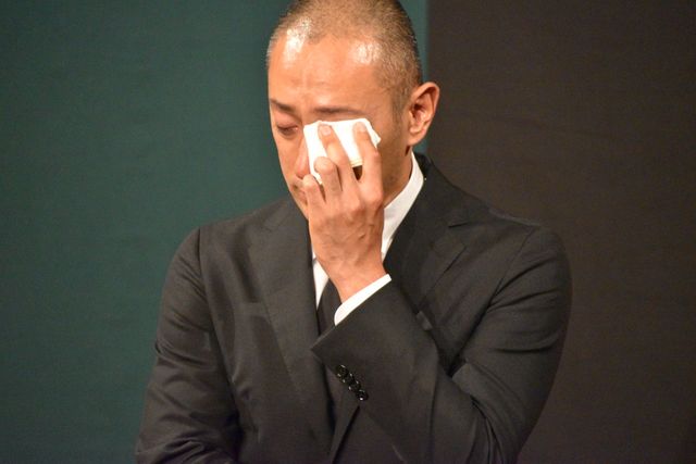 旅立った小林麻央さんへの思いあふれ……市川海老蔵さん、会見の様子（13枚目）