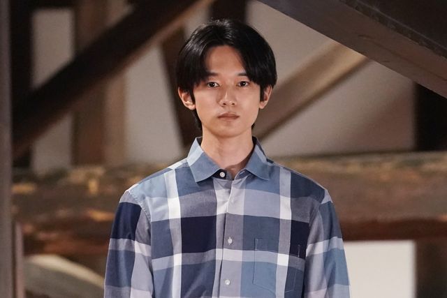 マスクで顔を隠した男…「金田一少年の事件簿」第4話場面カット（5枚目）