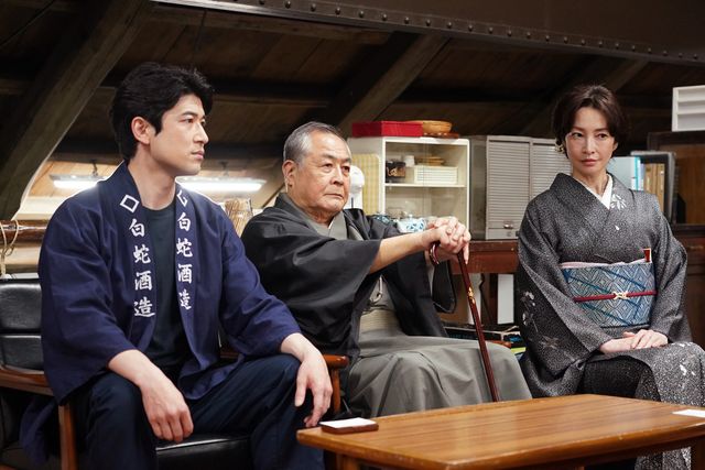 マスクで顔を隠した男…「金田一少年の事件簿」第4話場面カット（8枚目）