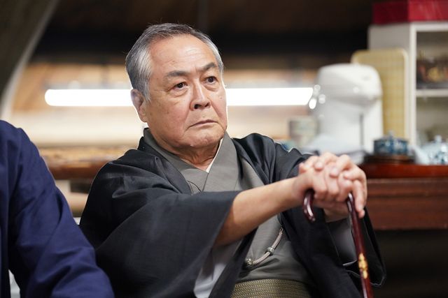 マスクで顔を隠した男…「金田一少年の事件簿」第4話場面カット（11枚目）