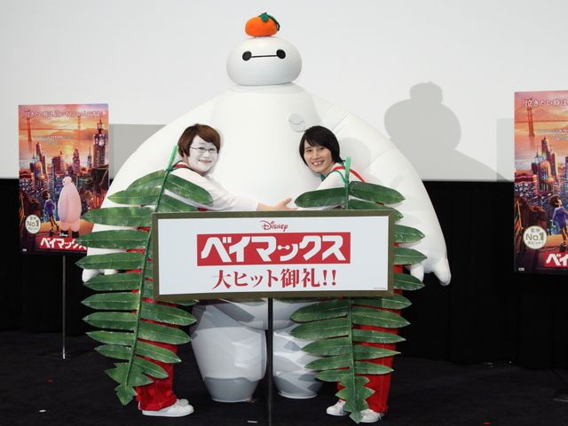 ベイマックス、みかんを頭に載せ鏡餅に！フォトギャラリー（2枚目）