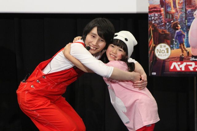 ベイマックス、みかんを頭に載せ鏡餅に！フォトギャラリー（6枚目）