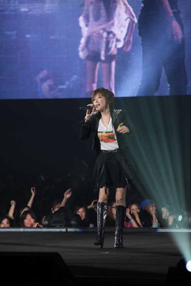 TRF、東京ガールズコレクションで熱唱！小室哲哉も笑顔で共演！（4枚目）