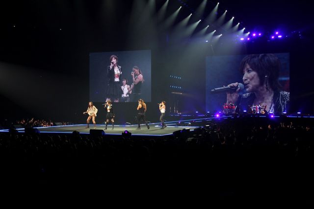 TRF、東京ガールズコレクションで熱唱！小室哲哉も笑顔で共演！（9枚目）