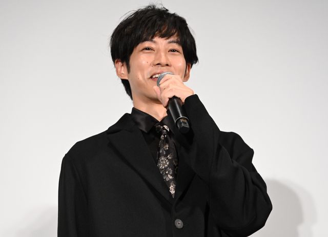 芳根京子、ハプニングにも笑顔！松坂桃李＆役所広司は5度目の共演　映画『雪の花　－ともに在りて－』公開記念舞台あいさつ（7枚目）