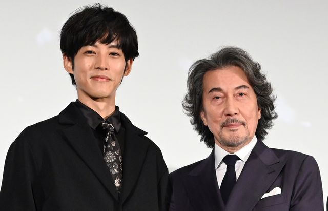 芳根京子、ハプニングにも笑顔！松坂桃李＆役所広司は5度目の共演　映画『雪の花　－ともに在りて－』公開記念舞台あいさつ（12枚目）