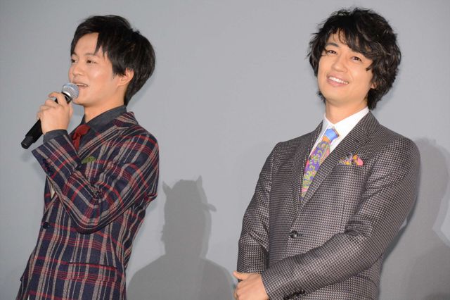 松坂桃李＆斎藤工がパディントンダルマの周りに集まって…（7枚目）