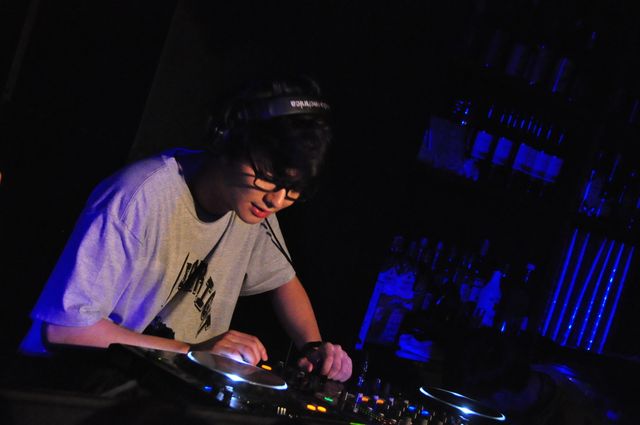 染谷将太がDJに!?「エスパーナイト」フォトギャラリー（30枚目）