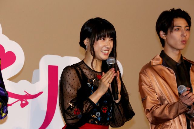 土屋太鳳ちゃんのワンピースがかわいい！映画『トリガール！』初日舞台あいさつ（2枚目）