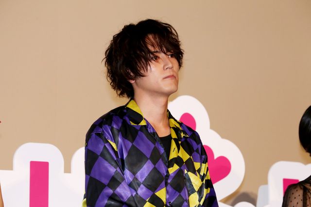 土屋太鳳ちゃんのワンピースがかわいい！映画『トリガール！』初日舞台あいさつ（4枚目）