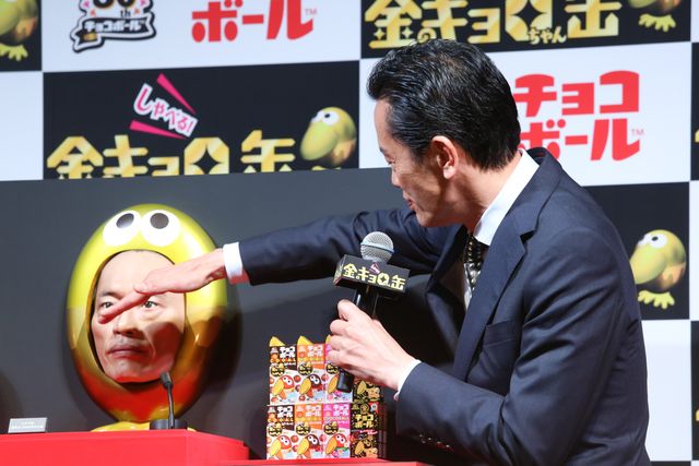 キョロちゃんのくちばしが遠藤憲一に…「金のエンキョロちゃん缶」がすさまじい迫力（3枚目）