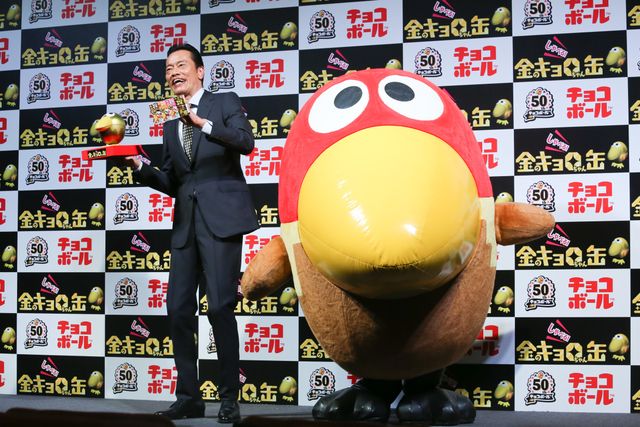 キョロちゃんのくちばしが遠藤憲一に…「金のエンキョロちゃん缶」がすさまじい迫力（4枚目）