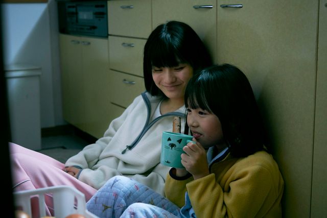 岡田将生がイケメン教師に！芦田愛菜主演『星の子』場面カット（3枚目）