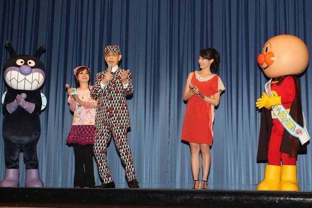 やなせたかし氏、アンパンマン新作映画試写で恒例の歌を披露！　画像ギャラリー（4枚目）