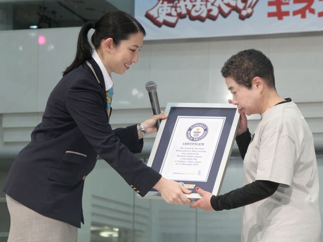 「ガキの使い」キスおばちゃん、30秒で49人にキスしギネス保持者に!!　画像ギャラリー（10枚目）