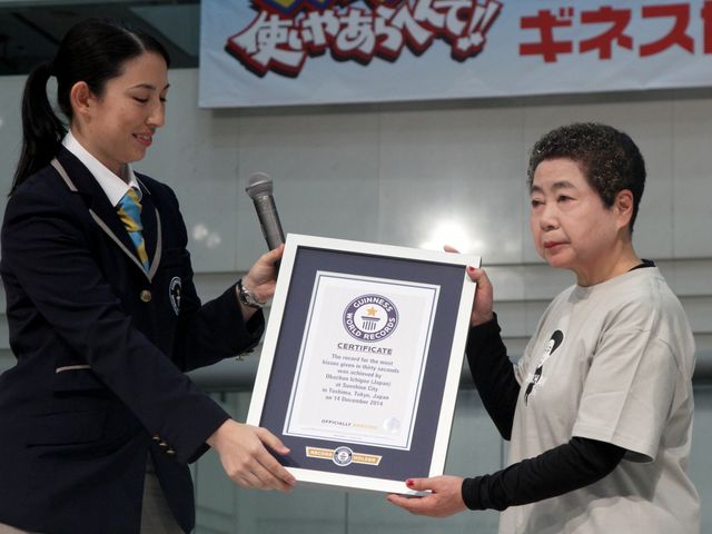 「ガキの使い」キスおばちゃん、30秒で49人にキスしギネス保持者に!!　画像ギャラリー（11枚目）