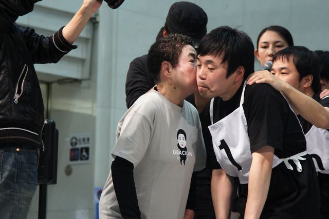 「ガキの使い」キスおばちゃん、30秒で49人にキスしギネス保持者に!!　画像ギャラリー（20枚目）