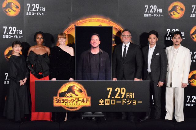 手でハートを作るブライスがカワイイ！『ジュラシック・ワールド／新たなる支配者』来日記者会見（2枚目）