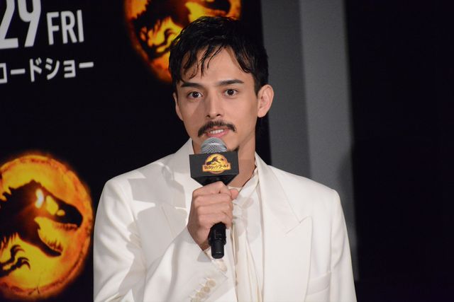 手でハートを作るブライスがカワイイ！『ジュラシック・ワールド／新たなる支配者』来日記者会見（14枚目）