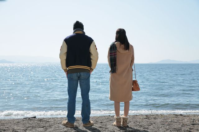 びわ湖をながめる武志と真奈…27日放送「スカーレット」第149回（4枚目）