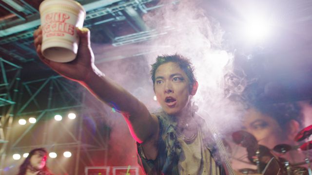 佐藤健が女装で戦隊ピンクに！フォトギャラリー（16枚目）