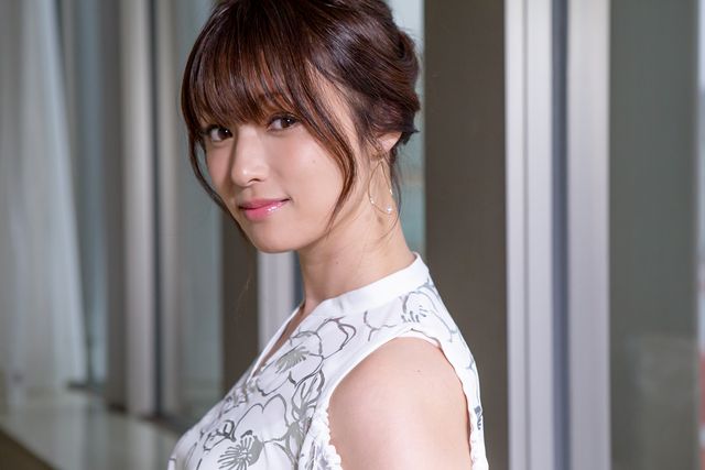 美しすぎる…深田恭子インタビューカット集（2枚目）