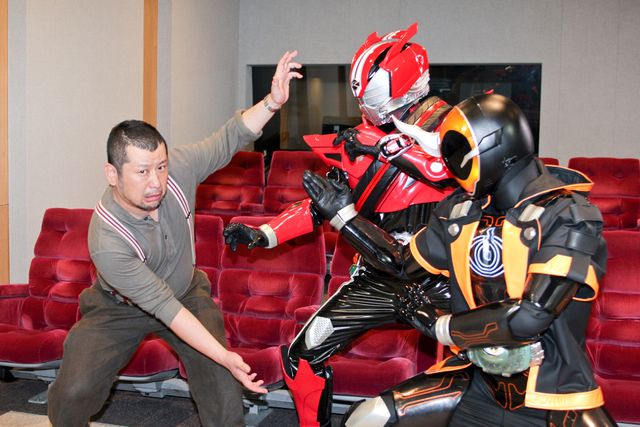 ケンコバ、仮面ライダー竹内涼真＆西銘駿と声の共演！フォトギャラリー（9枚目）