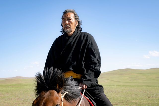 日曜劇場「VIVANT」役所広司のビジュアル初公開！二宮和也演じる青年が“父”と呼ぶ男性：フォトギャラリー