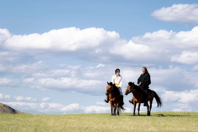 日曜劇場「VIVANT」役所広司のビジュアル初公開！二宮和也演じる青年が“父”と呼ぶ男性（3枚目）