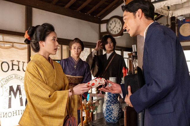 【画像5枚】朝ドラ「風、薫る」安（早坂美海）が瑞穂屋で出会ったのは…第38回場面写真：フォトギャラリー
